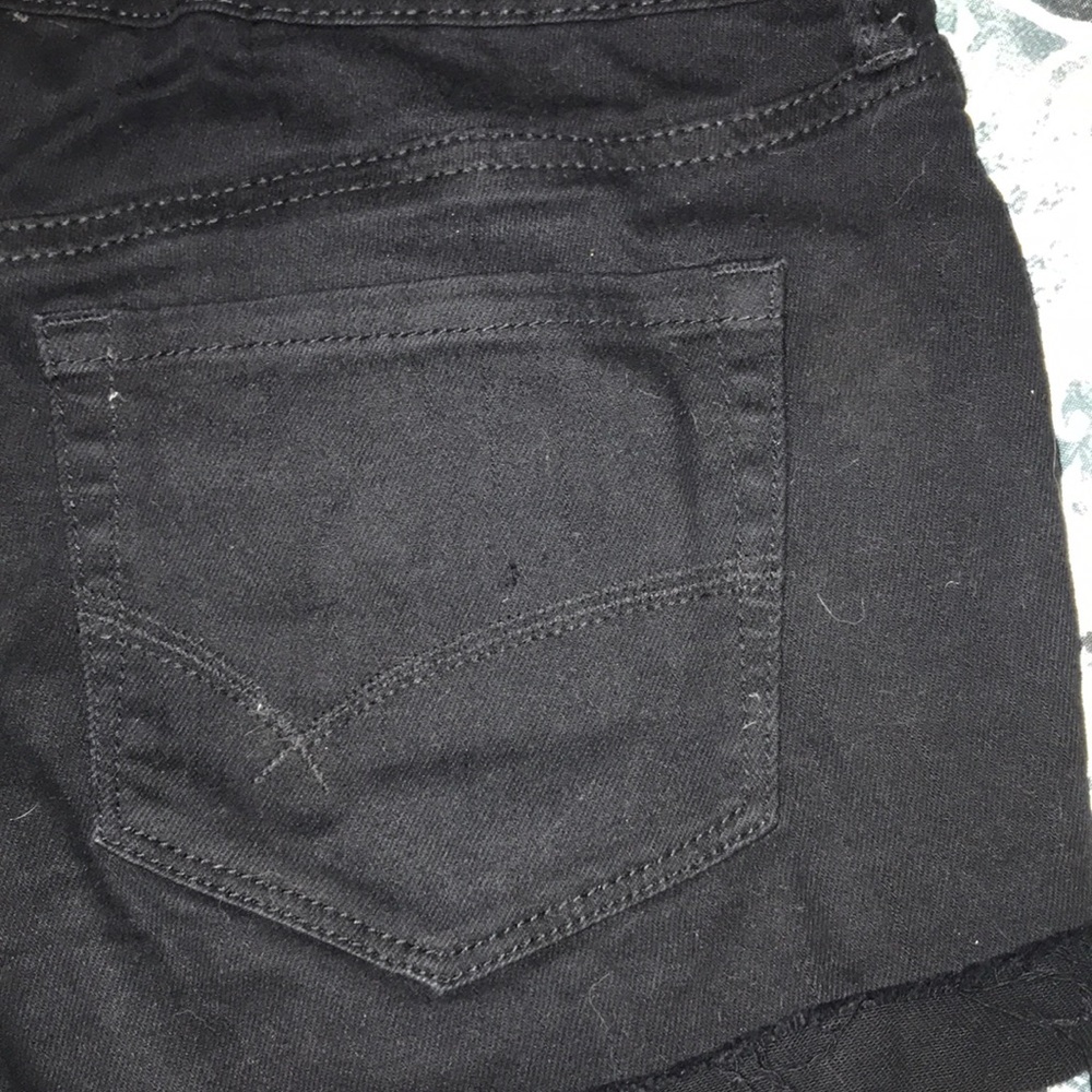 Shorts - Picture 3 of 4